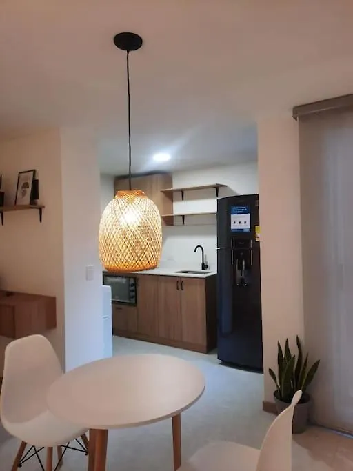 Cozy Apartment In Historic Prado With Adjustable Desk And 4K Monitor Medellín Colombie